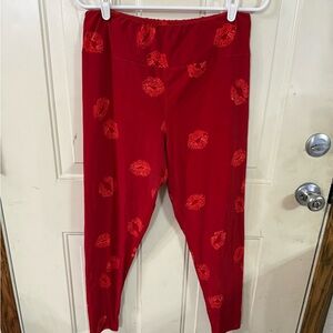 LuLaRoe Women’s Curvy Red Leggings with Lip Pattern